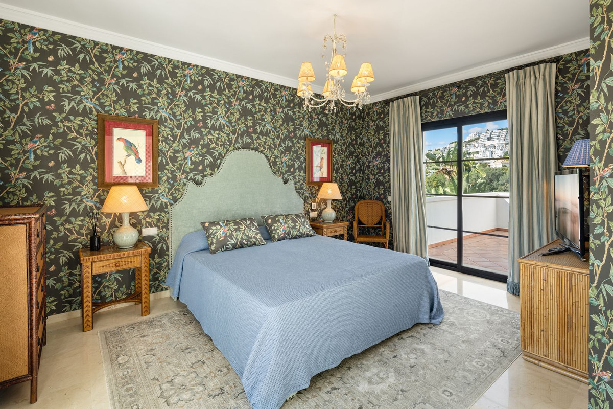 4 Bedroom Villa for Sale in Benahavís — 7