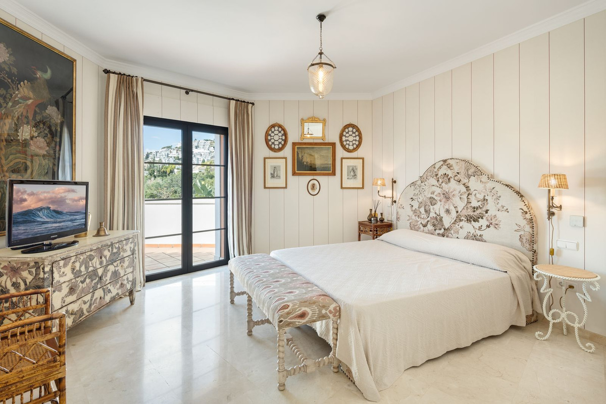 4 Bedroom Villa for Sale in Benahavís — 9