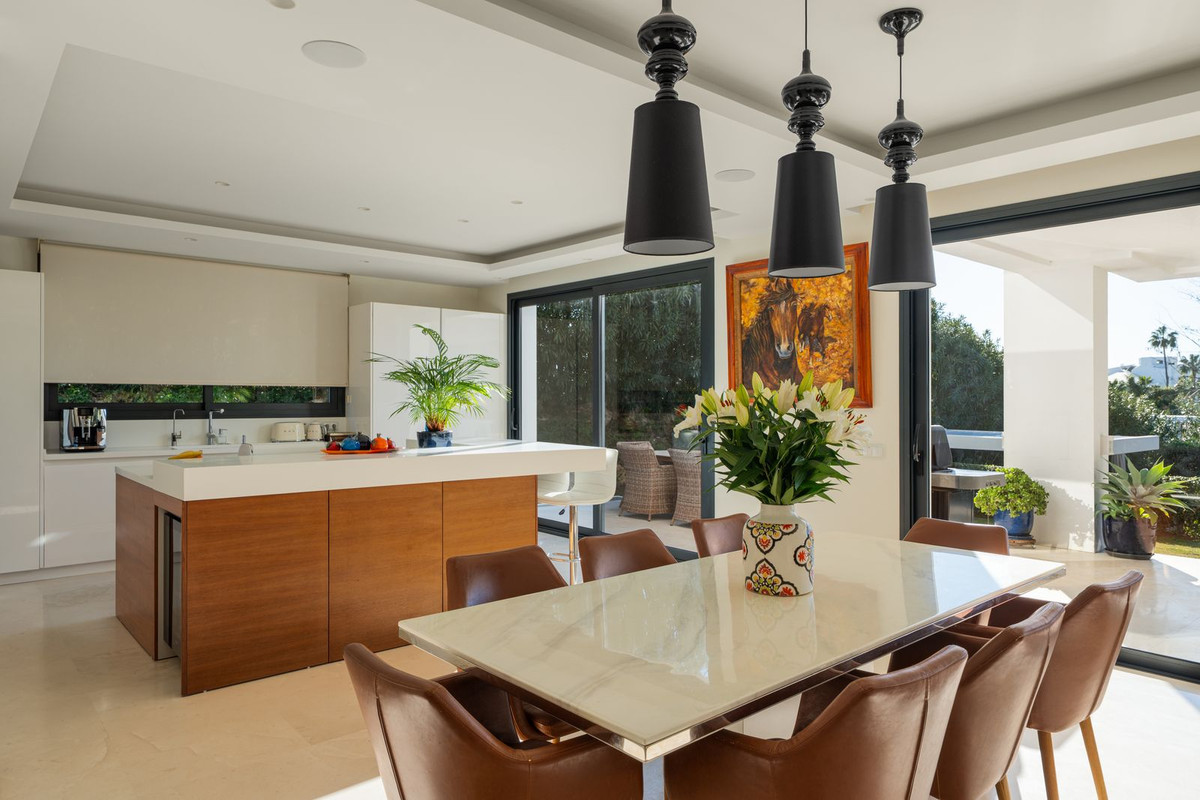 6 Bedroom Villa for Sale in Nueva Andalucía — 5