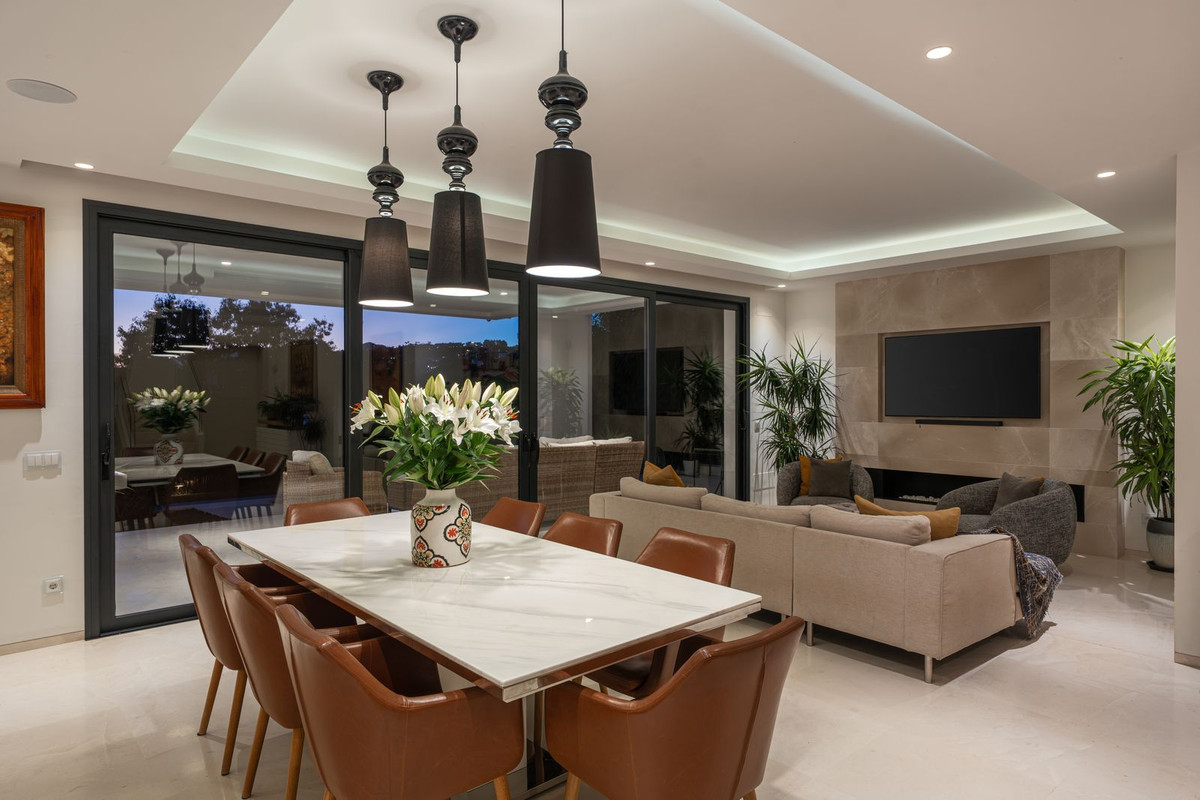 6 Bedroom Villa for Sale in Nueva Andalucía — 7