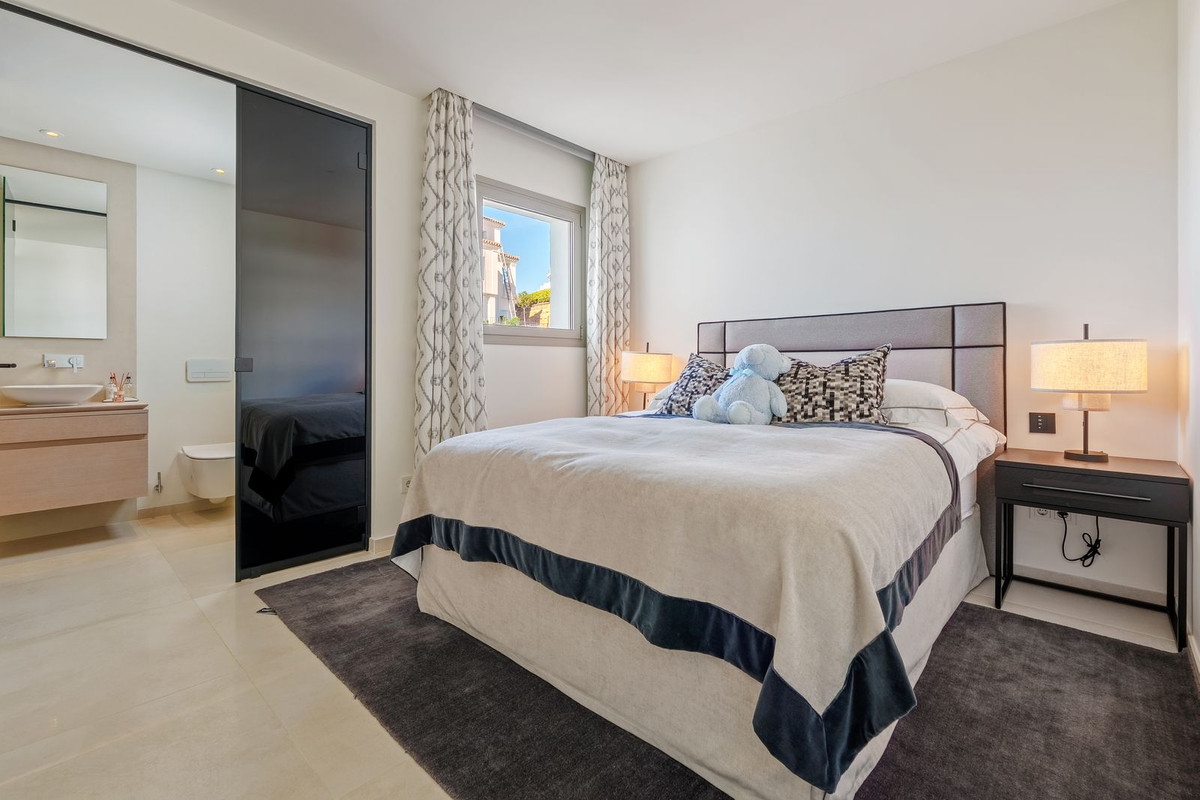 3 Bedroom Villa for Sale in Nueva Andalucía — 9