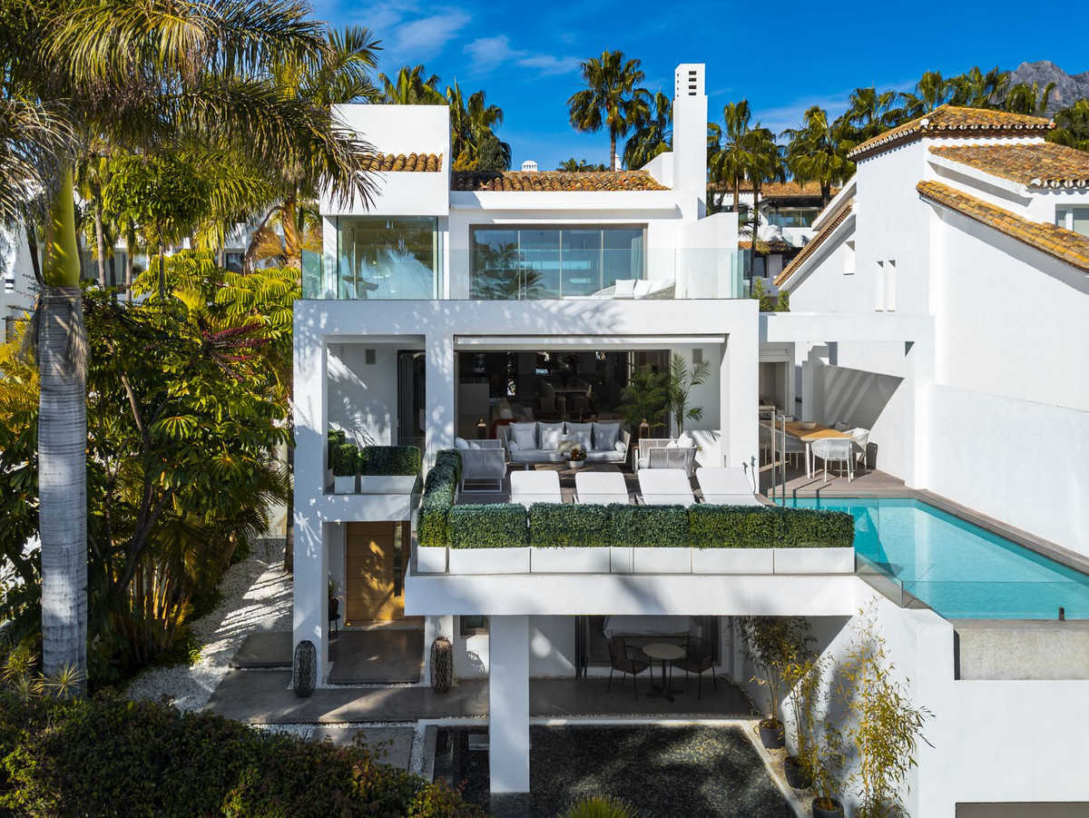 4 Bedroom Villa for Sale in Marbella