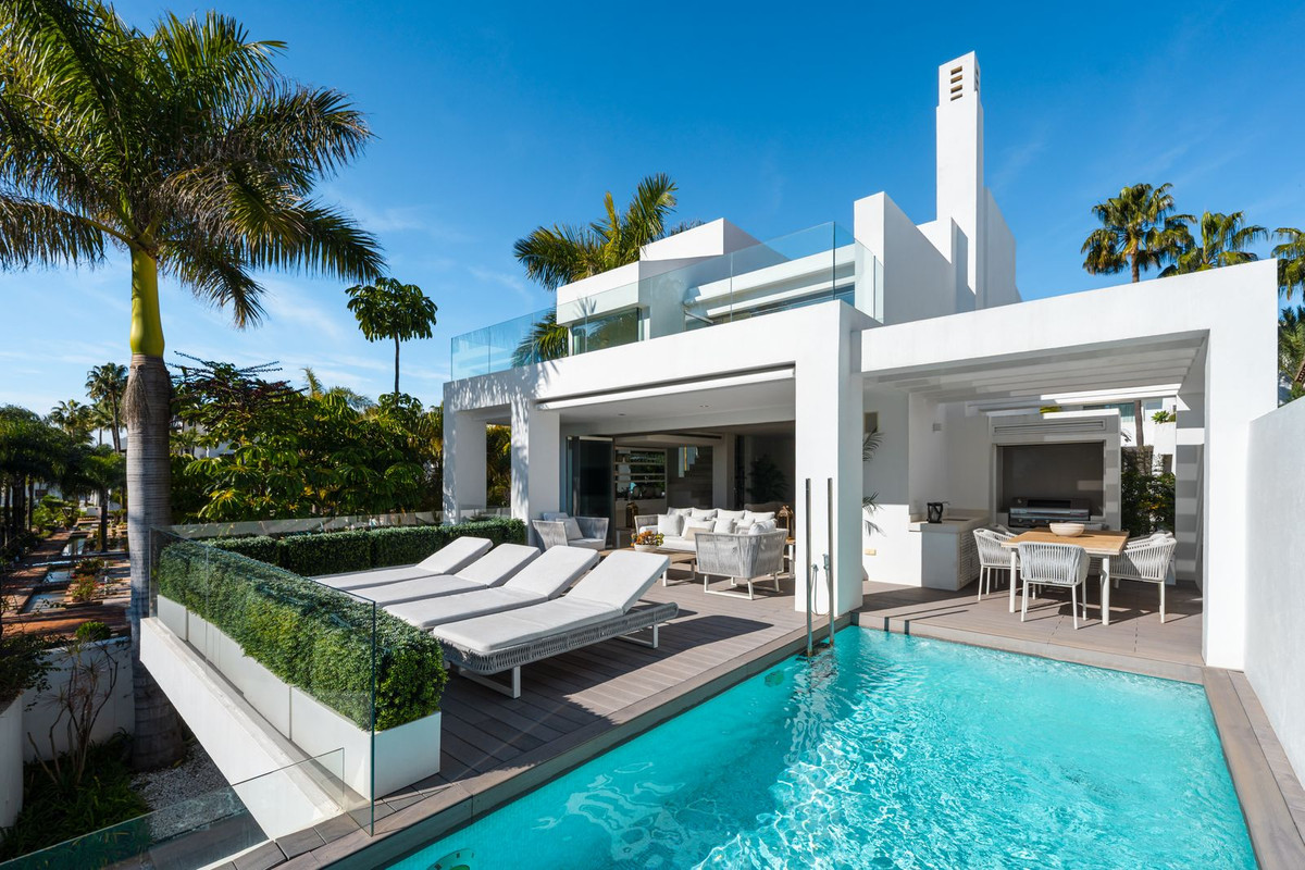 4 Bedroom Villa for Sale in Marbella — 2
