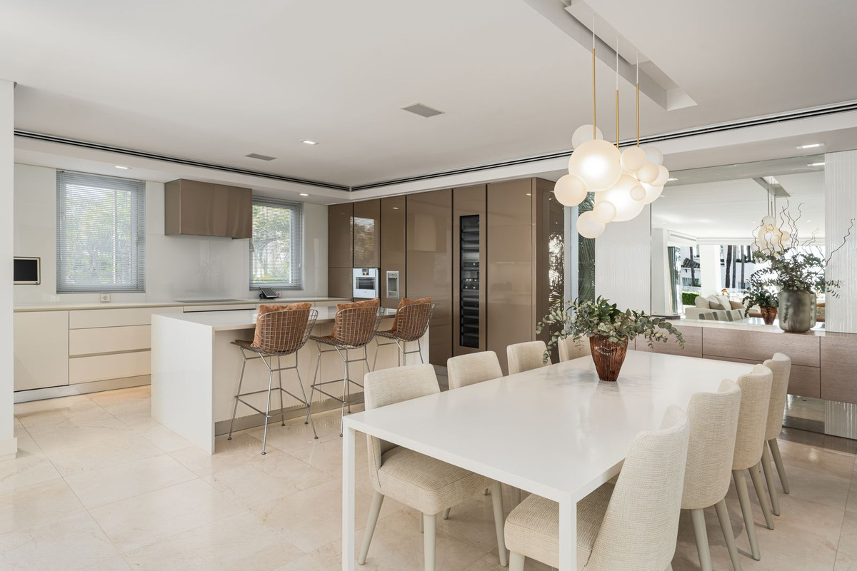 4 Bedroom Villa for Sale in Marbella — 7