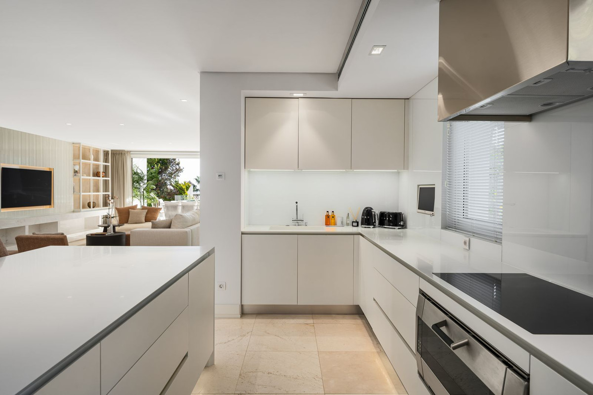 4 Bedroom Villa for Sale in Marbella — 8
