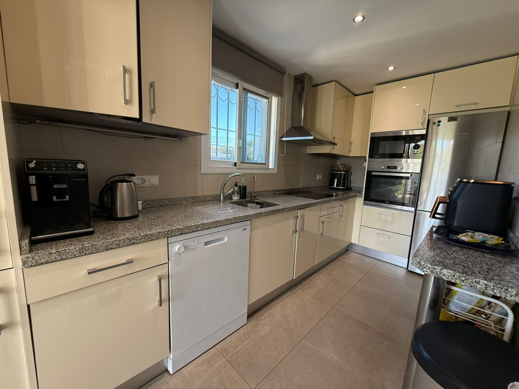 3 Bedroom Villa for Sale in Estepona — view 10