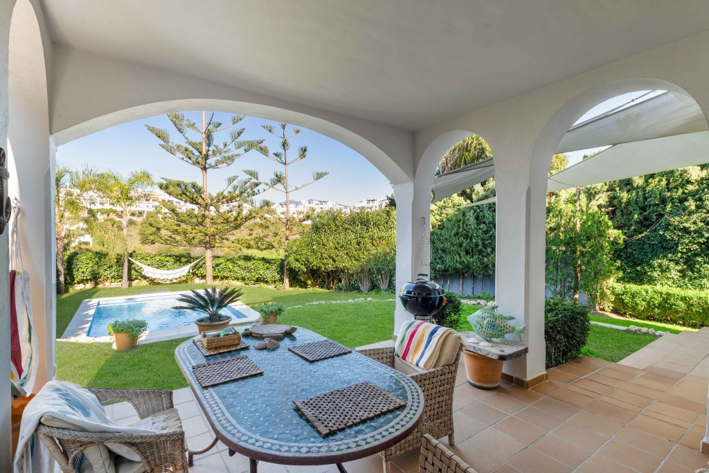 4 Bedroom Villa for Sale in Estepona — 2