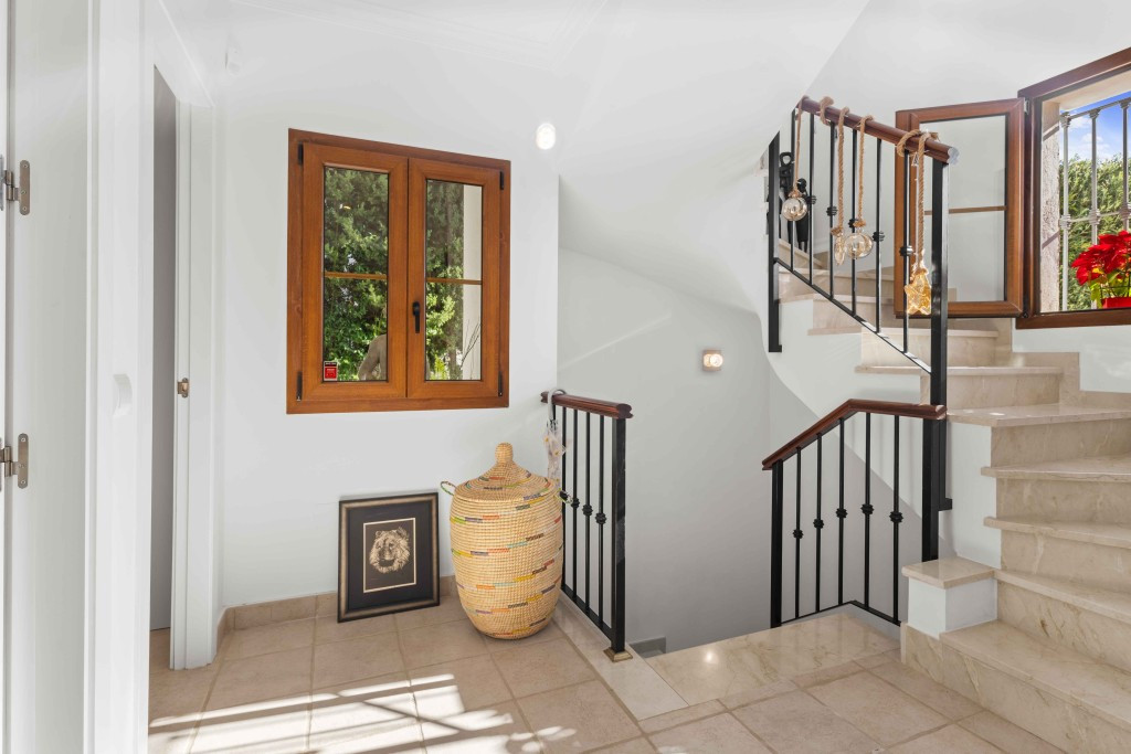 4 Bedroom Villa for Sale in Estepona — 4