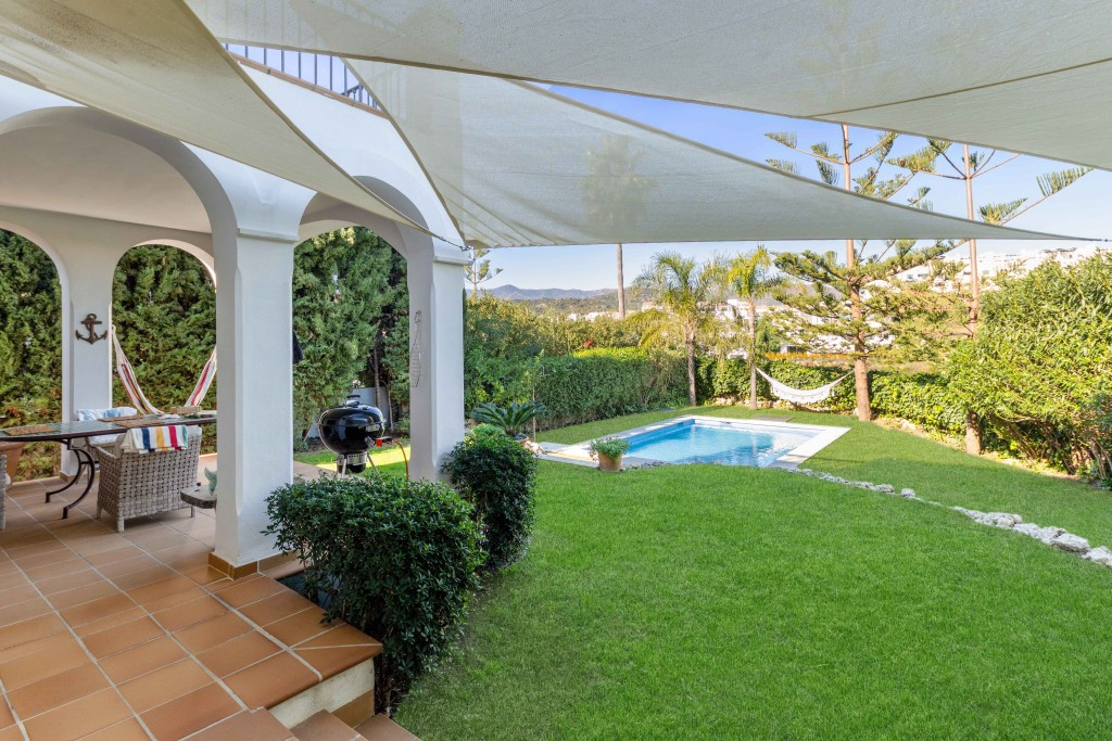 4 Bedroom Villa for Sale in Estepona — 8