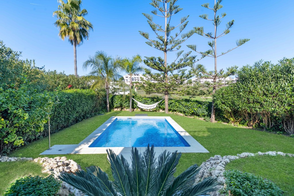 4 Bedroom Villa for Sale in Estepona — 9