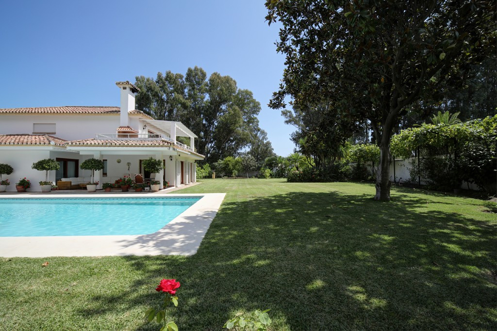 5 Bedroom Villa for Sale in Costalita — 5