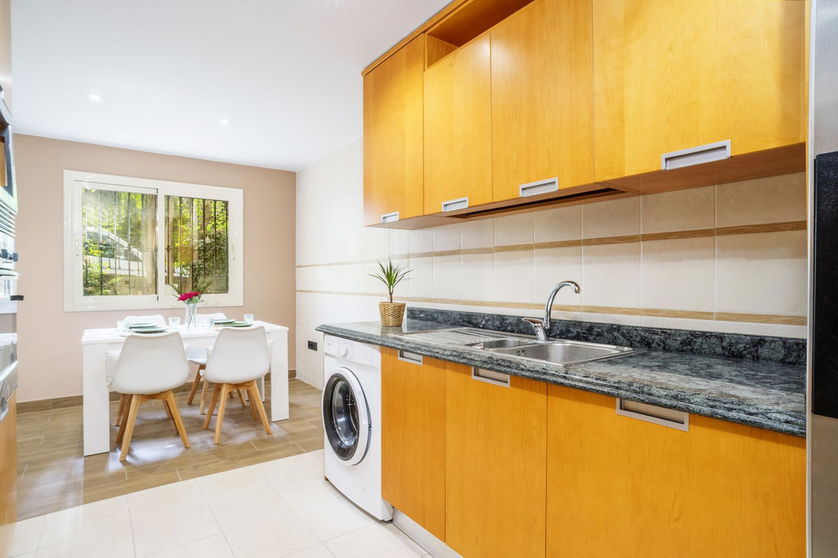 3 Bedroom Apartment for Sale in Marbella — view 10