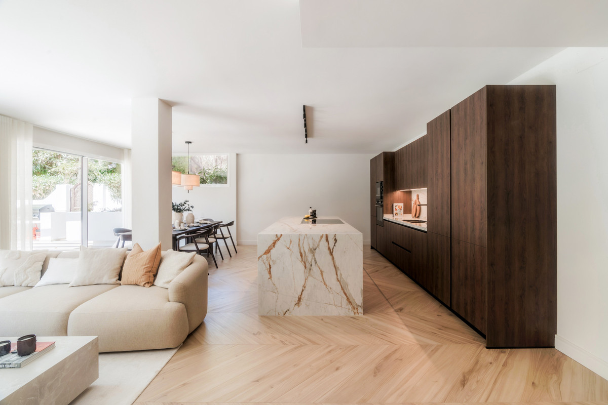 4 Bedroom Apartment for Sale in The Golden Mile — 2