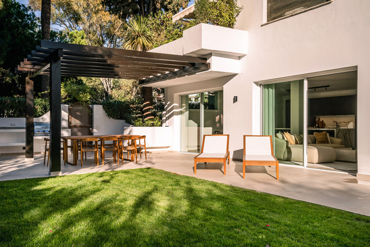 4 Bedroom Apartment for Sale in The Golden Mile — 4