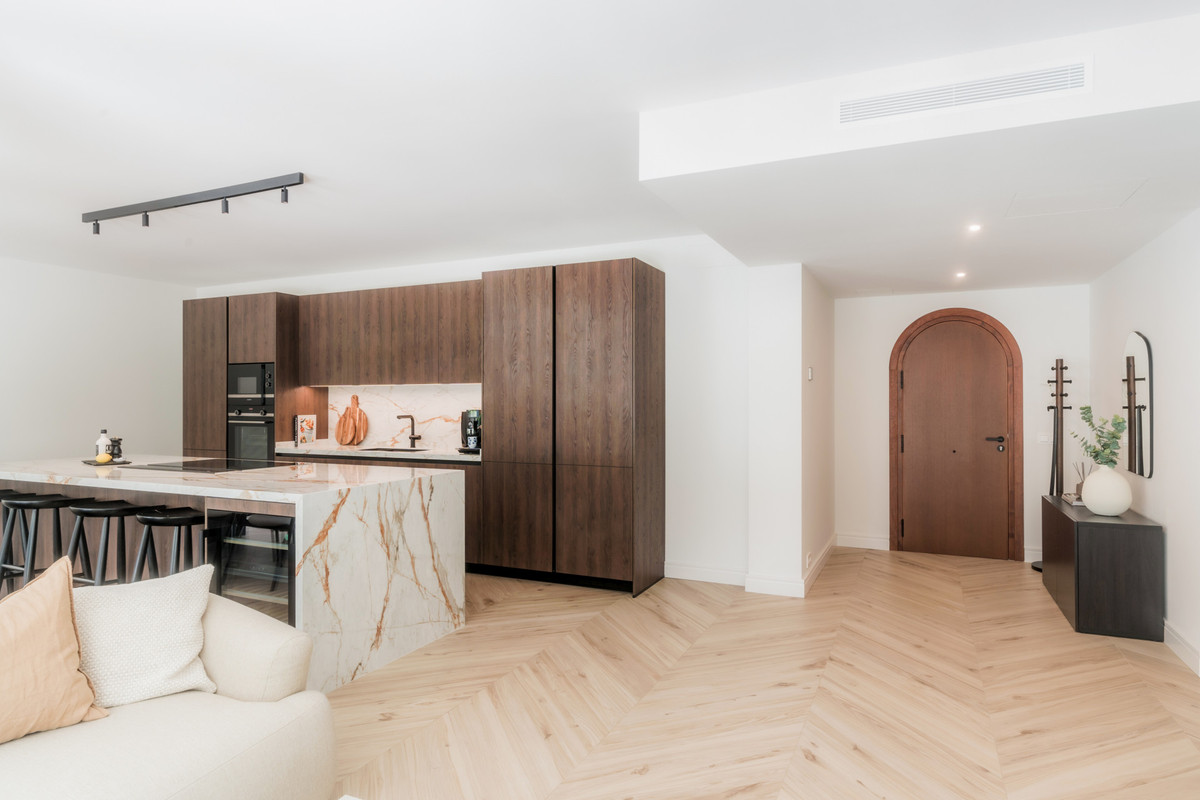 4 Bedroom Apartment for Sale in The Golden Mile — 6
