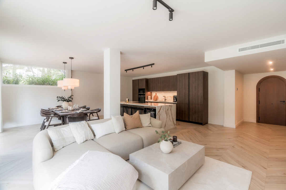 4 Bedroom Apartment for Sale in The Golden Mile — 8