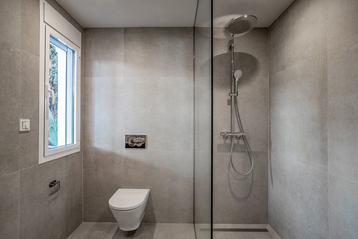 4 Bedroom Apartment for Sale in The Golden Mile — 9