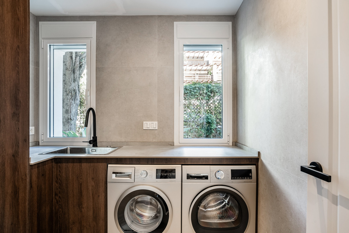 4 Bedroom Apartment for Sale in The Golden Mile — view 10