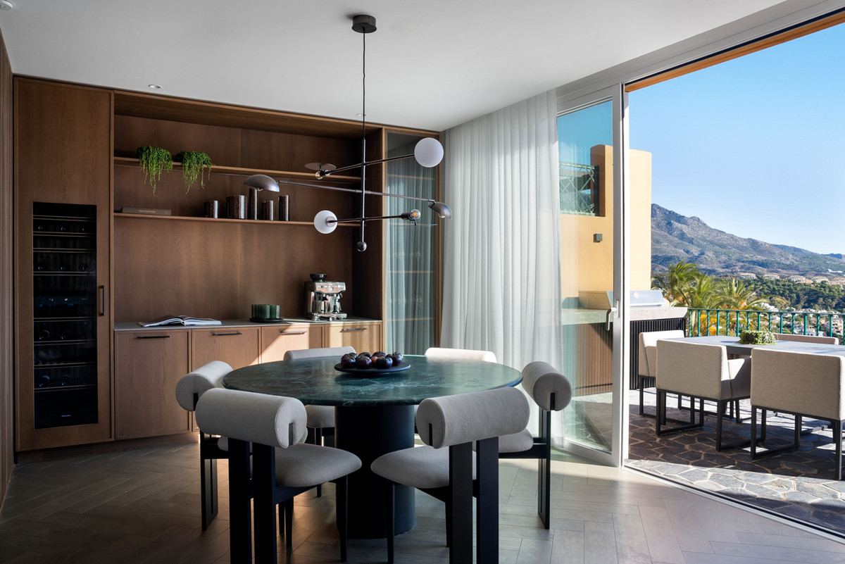 4 Bedroom Apartment for Sale in Nueva Andalucía — 2
