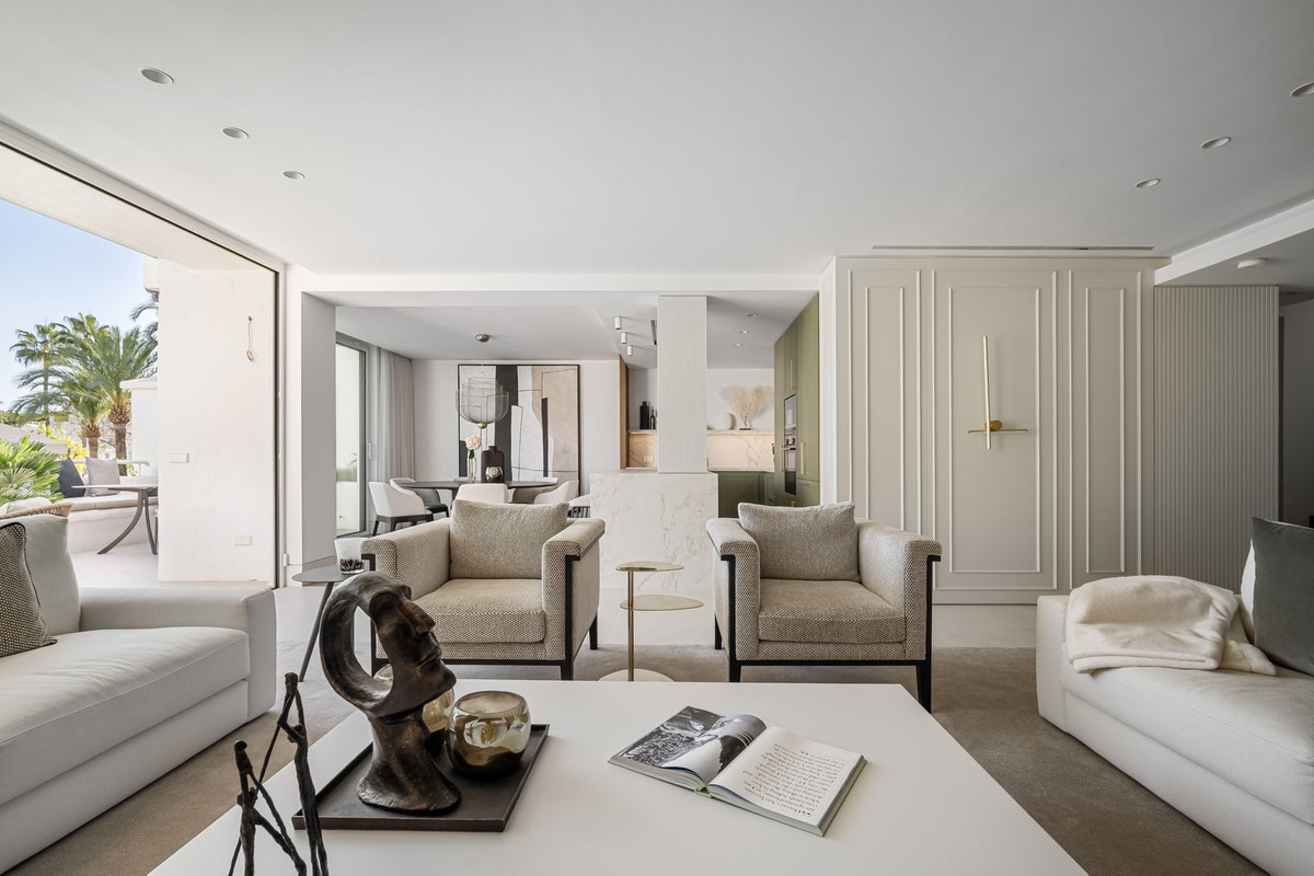 3 Bedroom Apartment for Sale in The Golden Mile — 2