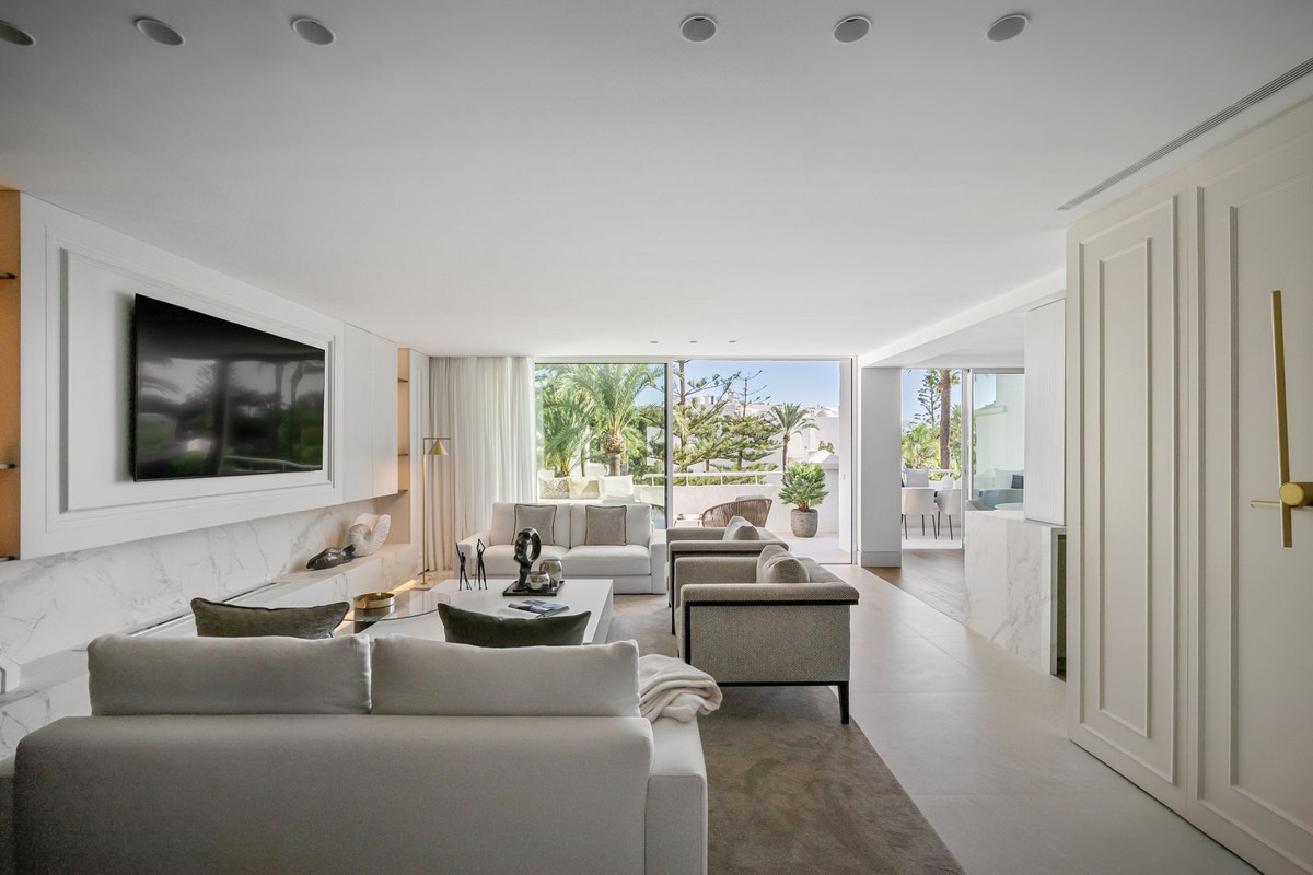 3 Bedroom Apartment for Sale in The Golden Mile — 4