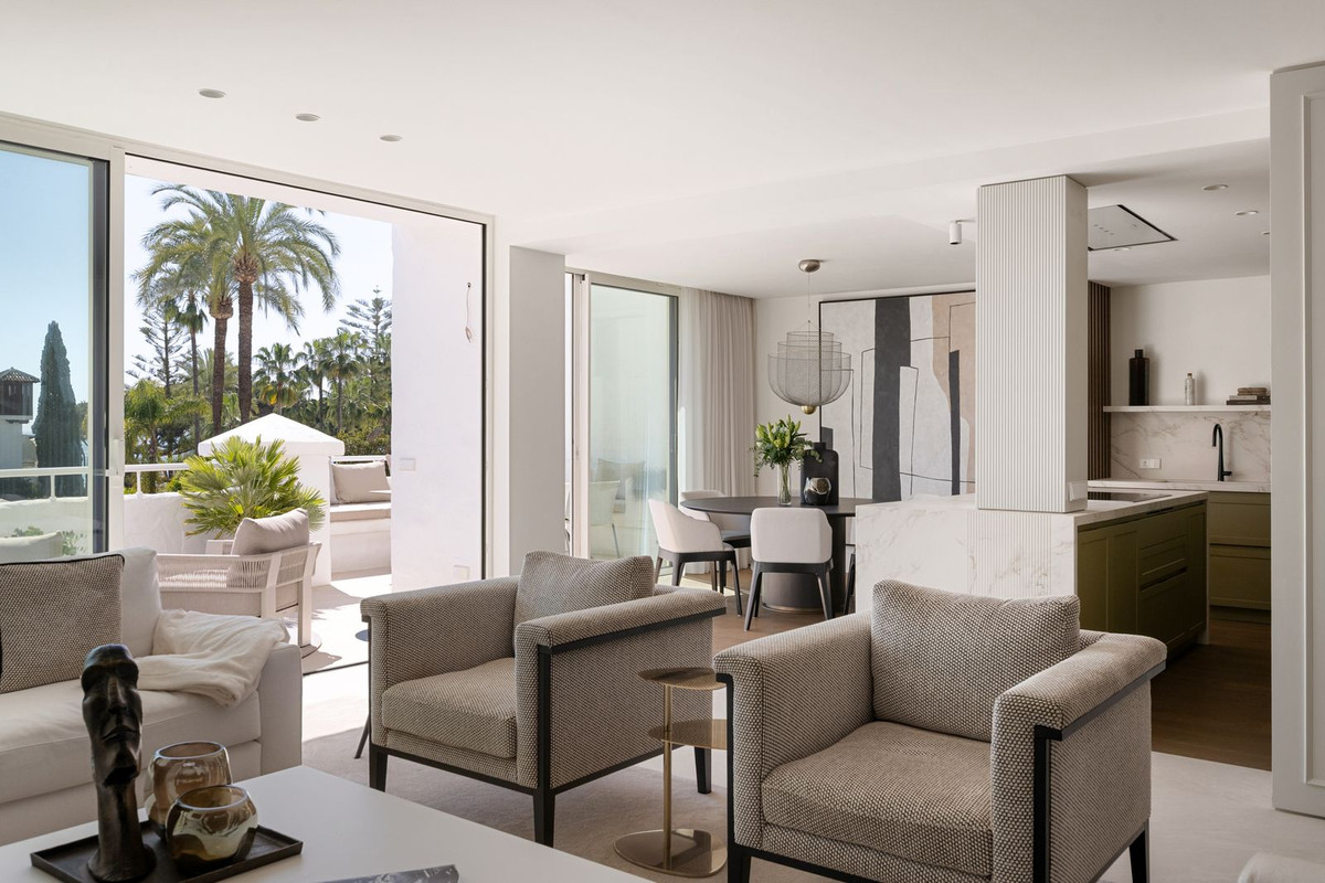3 Bedroom Apartment for Sale in The Golden Mile — 5