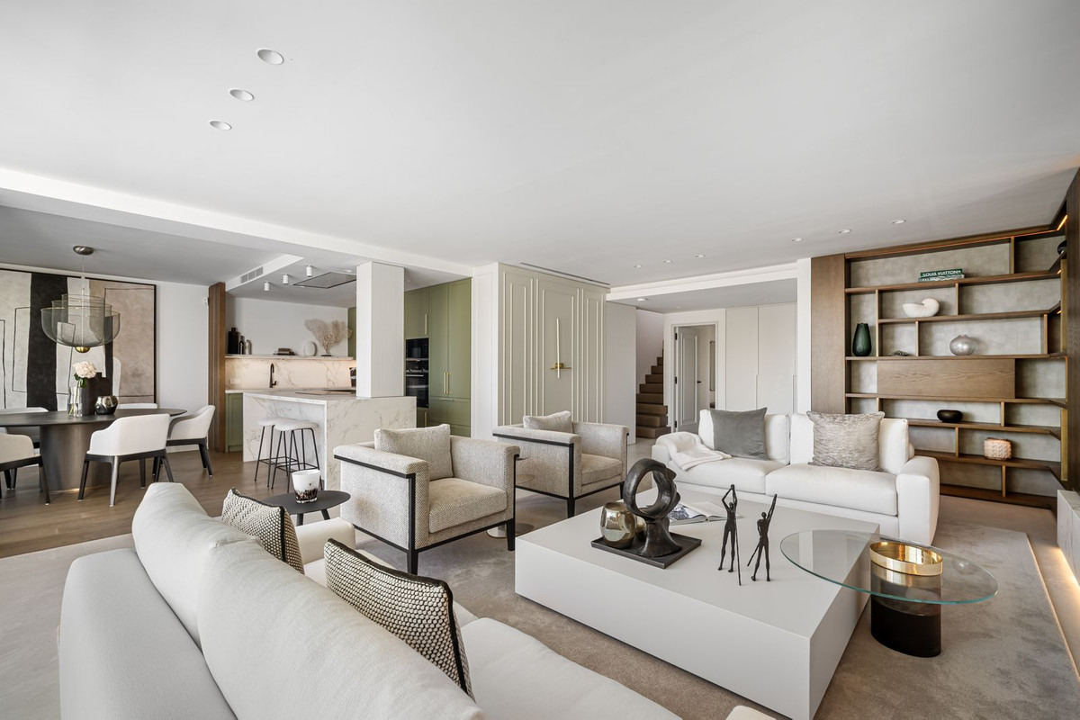3 Bedroom Apartment for Sale in The Golden Mile — 6