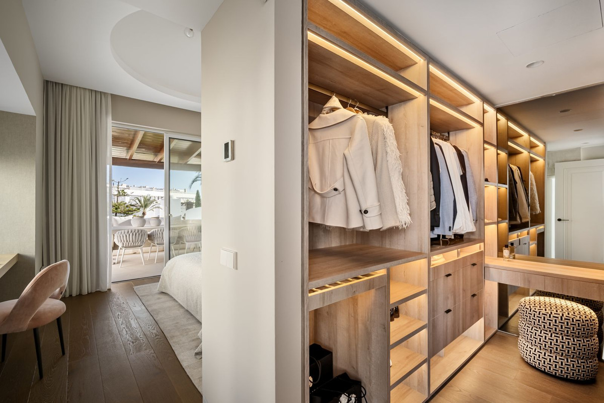 3 Bedroom Apartment for Sale in The Golden Mile — view 10