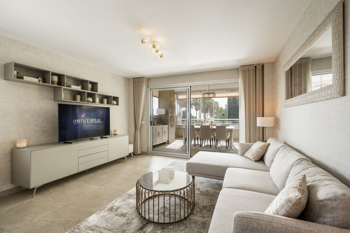 3 Bedroom Apartment for Sale in Estepona