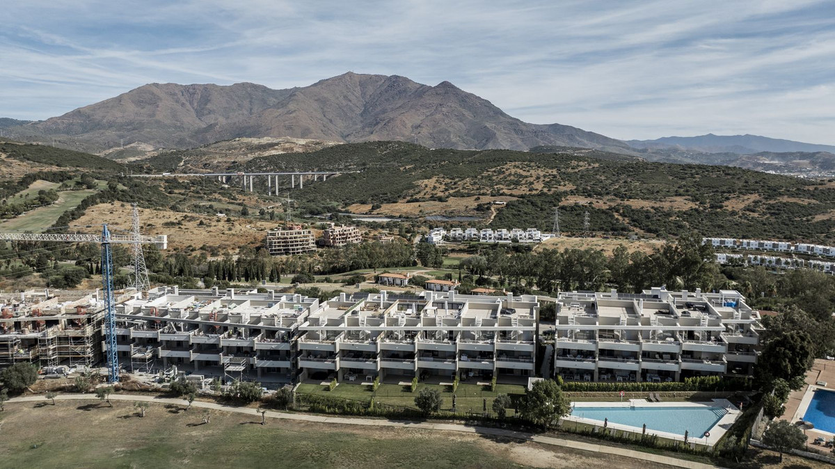 3 Bedroom Apartment for Sale in Estepona — 2