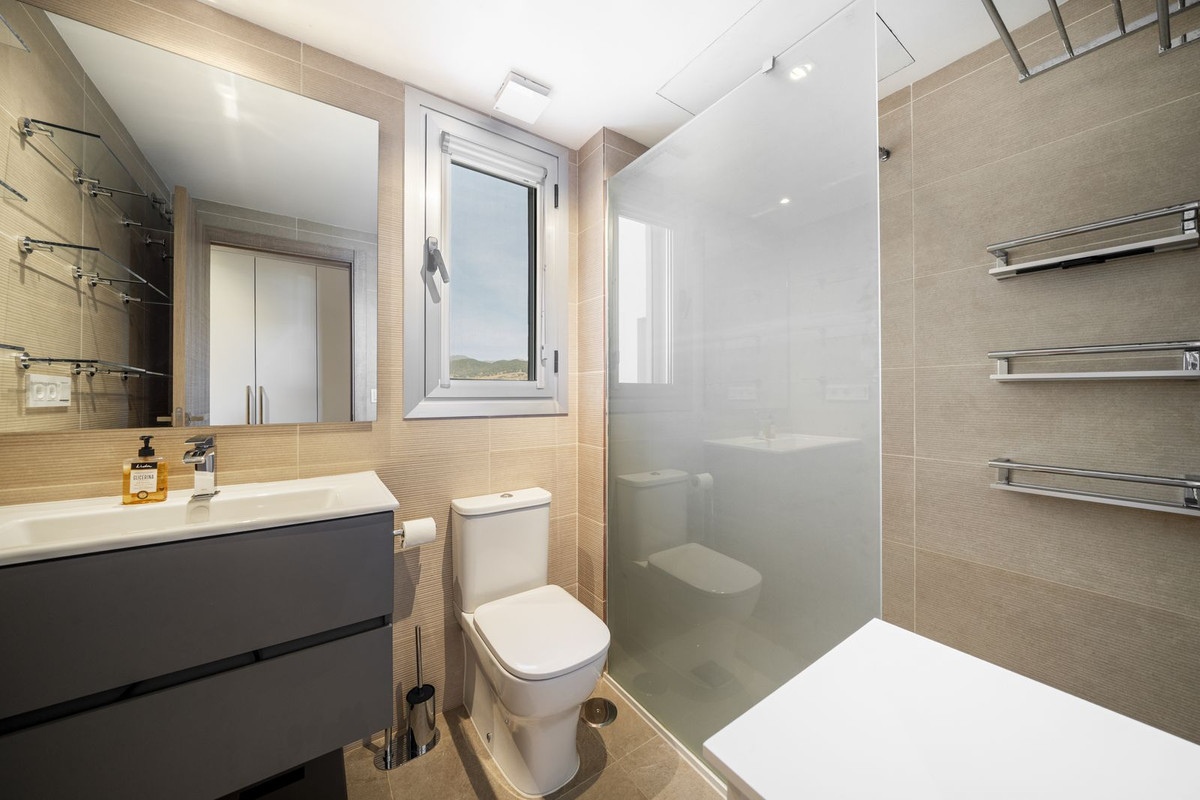 3 Bedroom Apartment for Sale in Estepona — 7