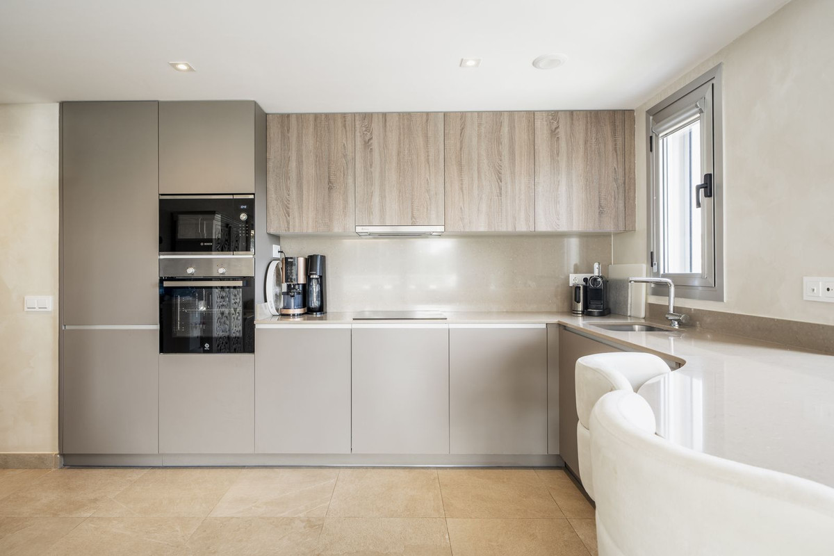 3 Bedroom Apartment for Sale in Estepona — 8