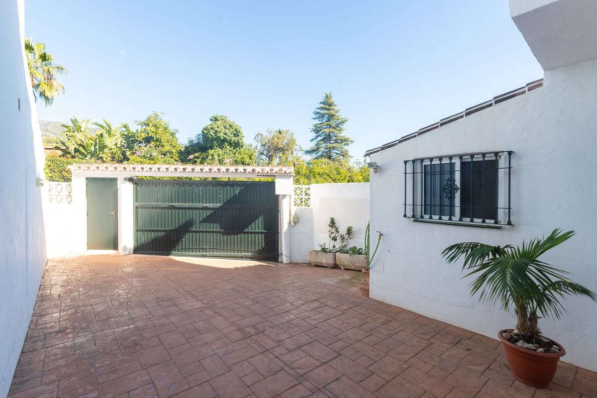 4 Bedroom Villa for Sale in Marbella — 3