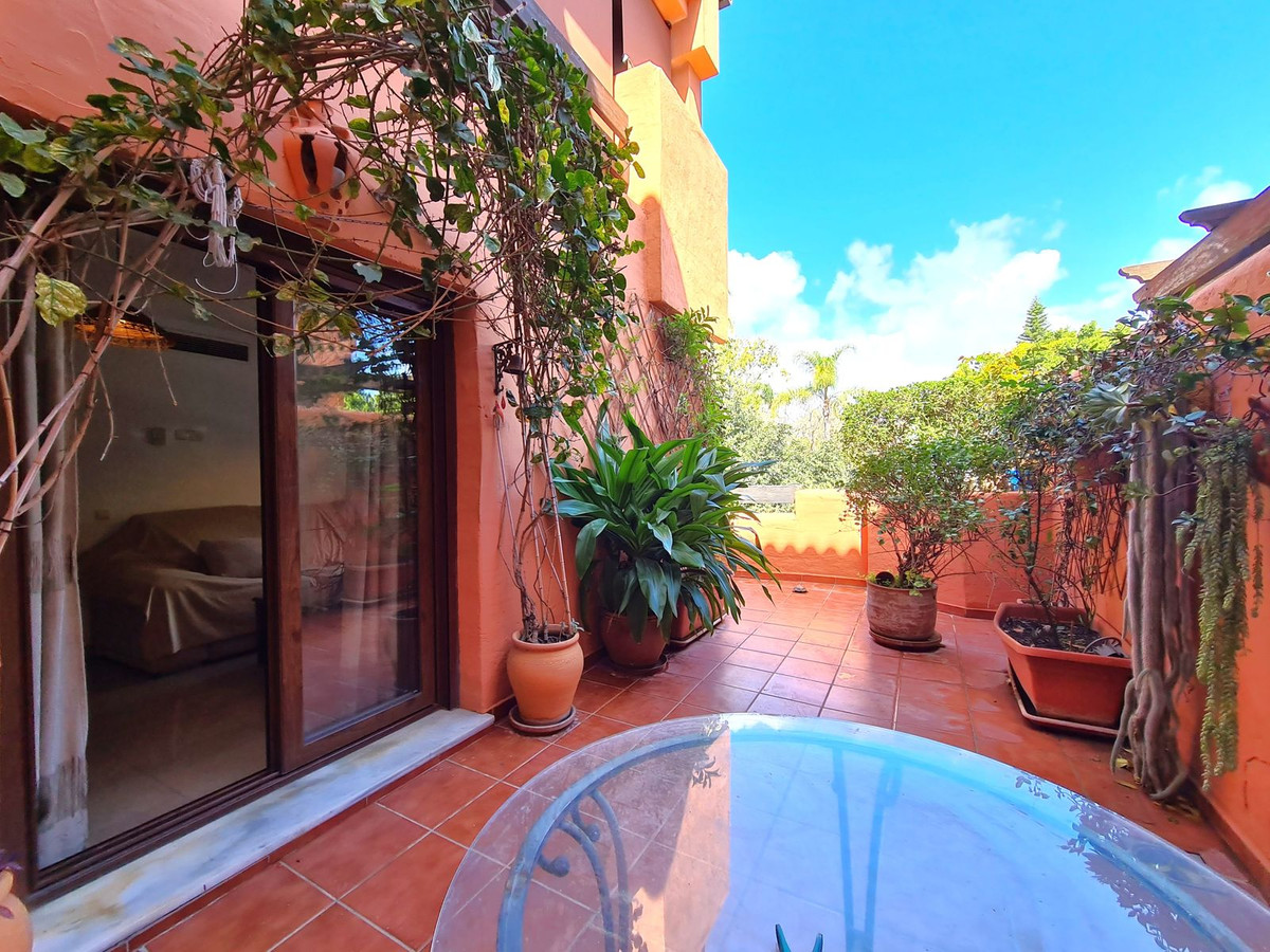 1 Bedroom Apartment for Sale in Estepona