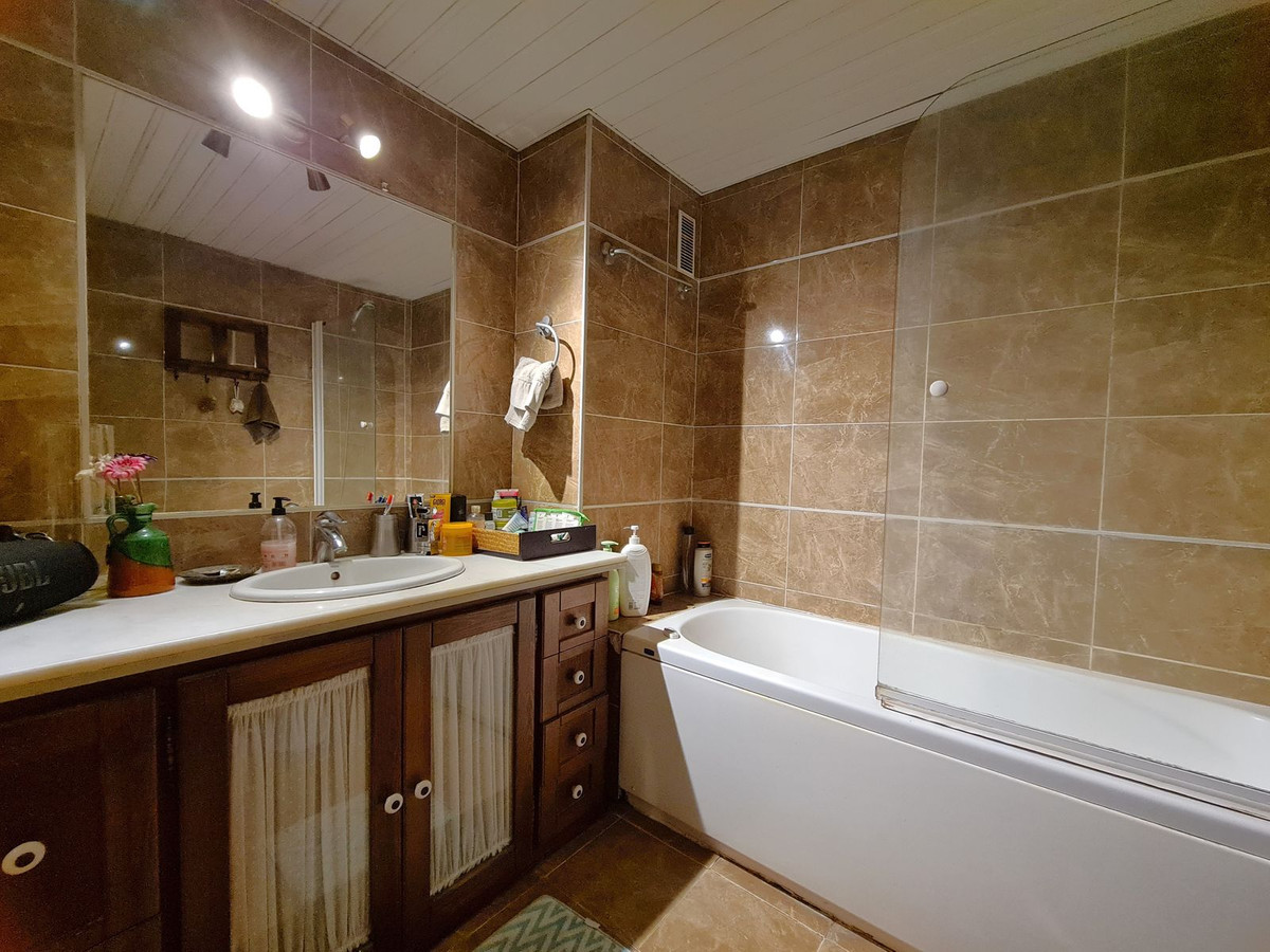 1 Bedroom Apartment for Sale in Estepona — 6