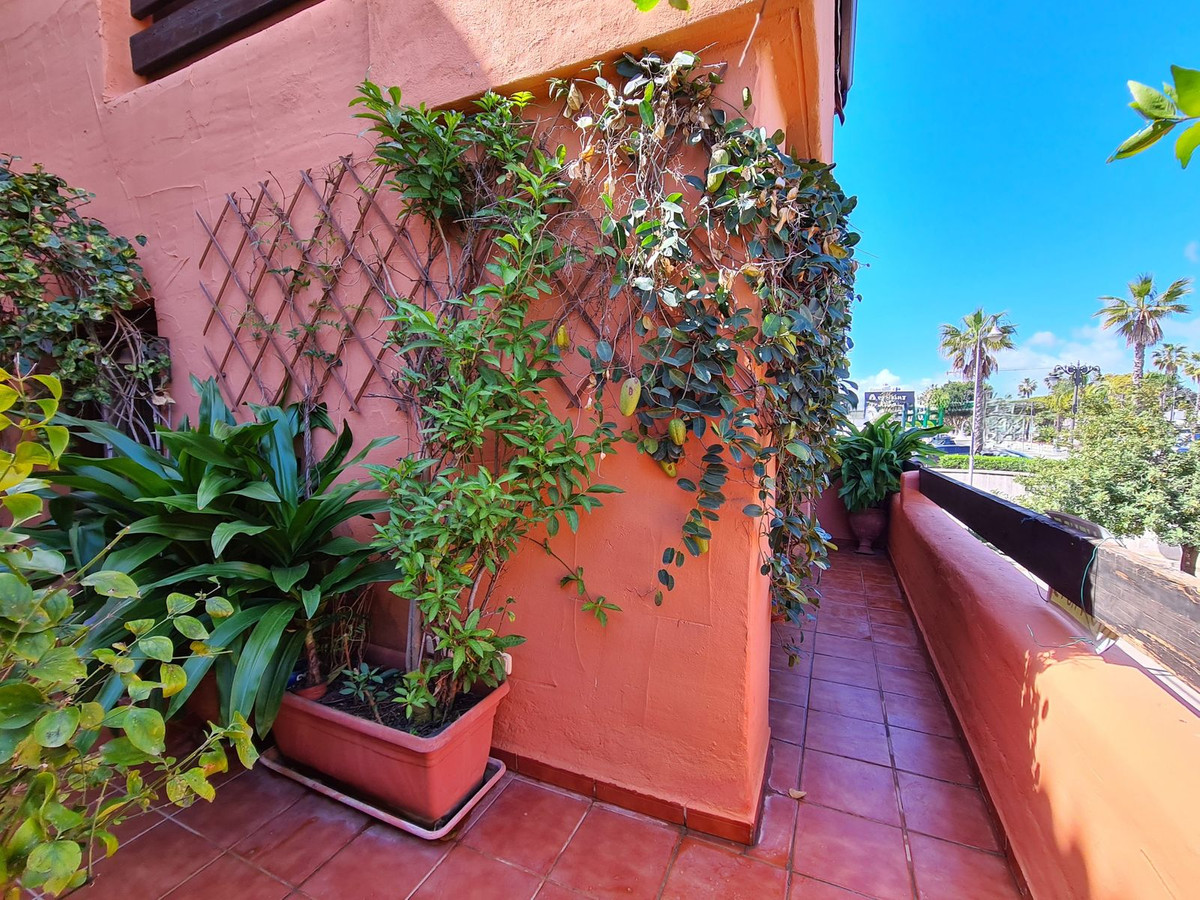 1 Bedroom Apartment for Sale in Estepona — view 10