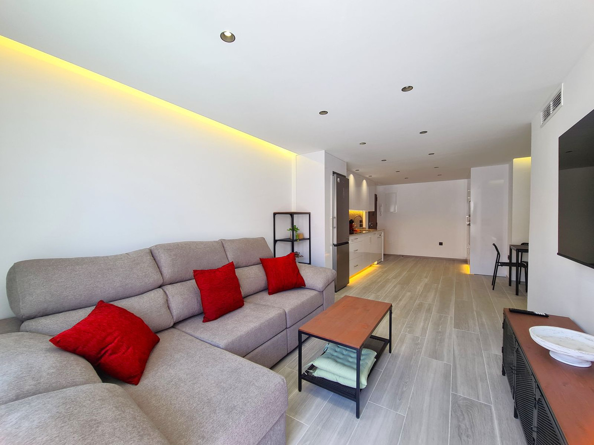 4 Bedroom Apartment for Sale in Estepona — 2