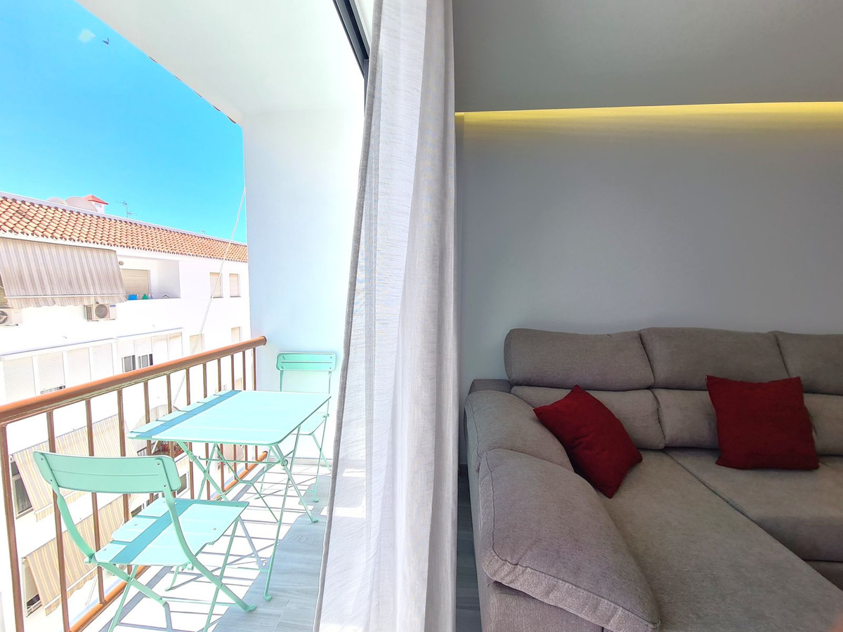 4 Bedroom Apartment for Sale in Estepona — 7