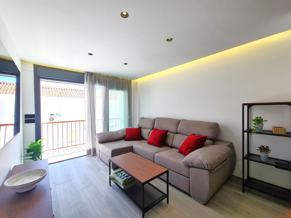4 Bedroom Apartment for Sale in Estepona — 8