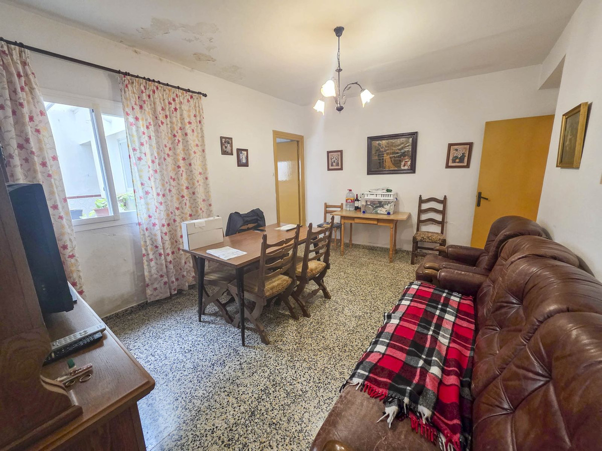5 Bedroom Villa for Sale in Estepona — 2