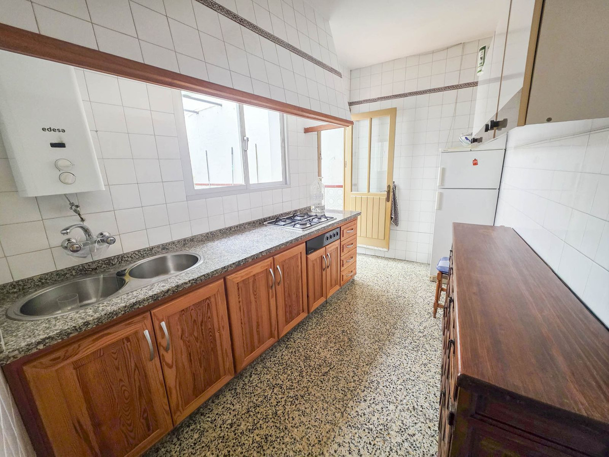 5 Bedroom Villa for Sale in Estepona — 3