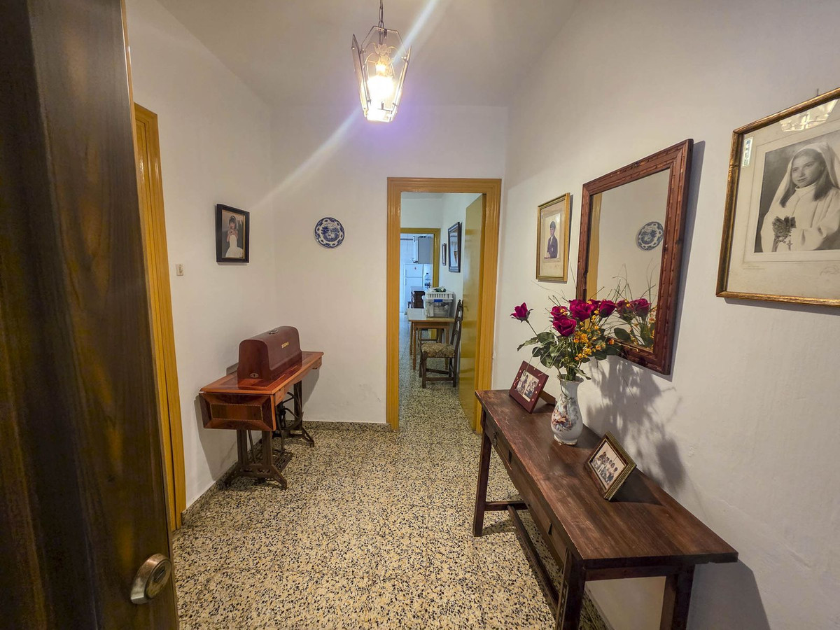 5 Bedroom Villa for Sale in Estepona — 4