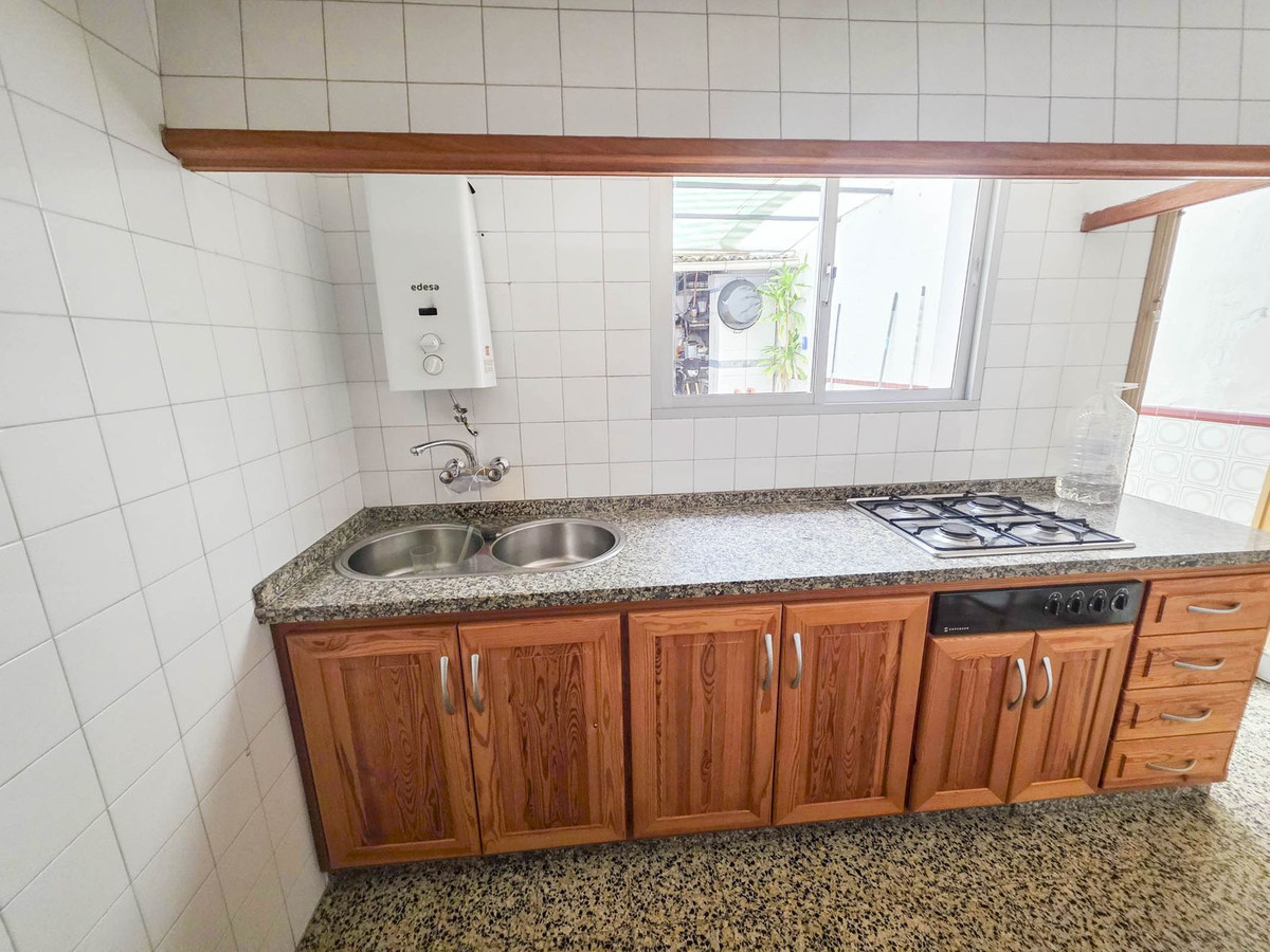 5 Bedroom Villa for Sale in Estepona — 9