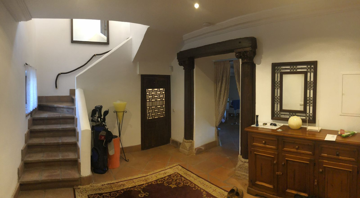 4 Bedroom Villa for Sale in Estepona — 6