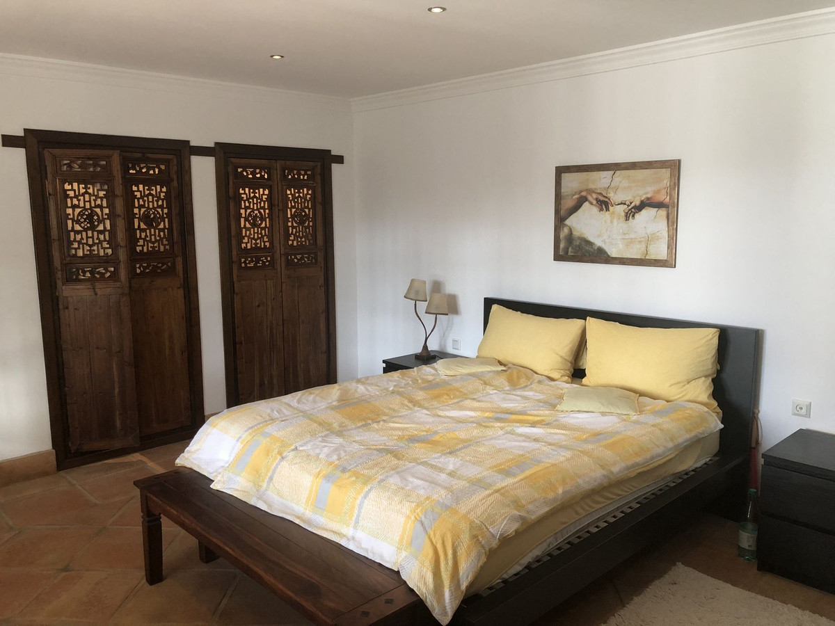 4 Bedroom Villa for Sale in Estepona — 9