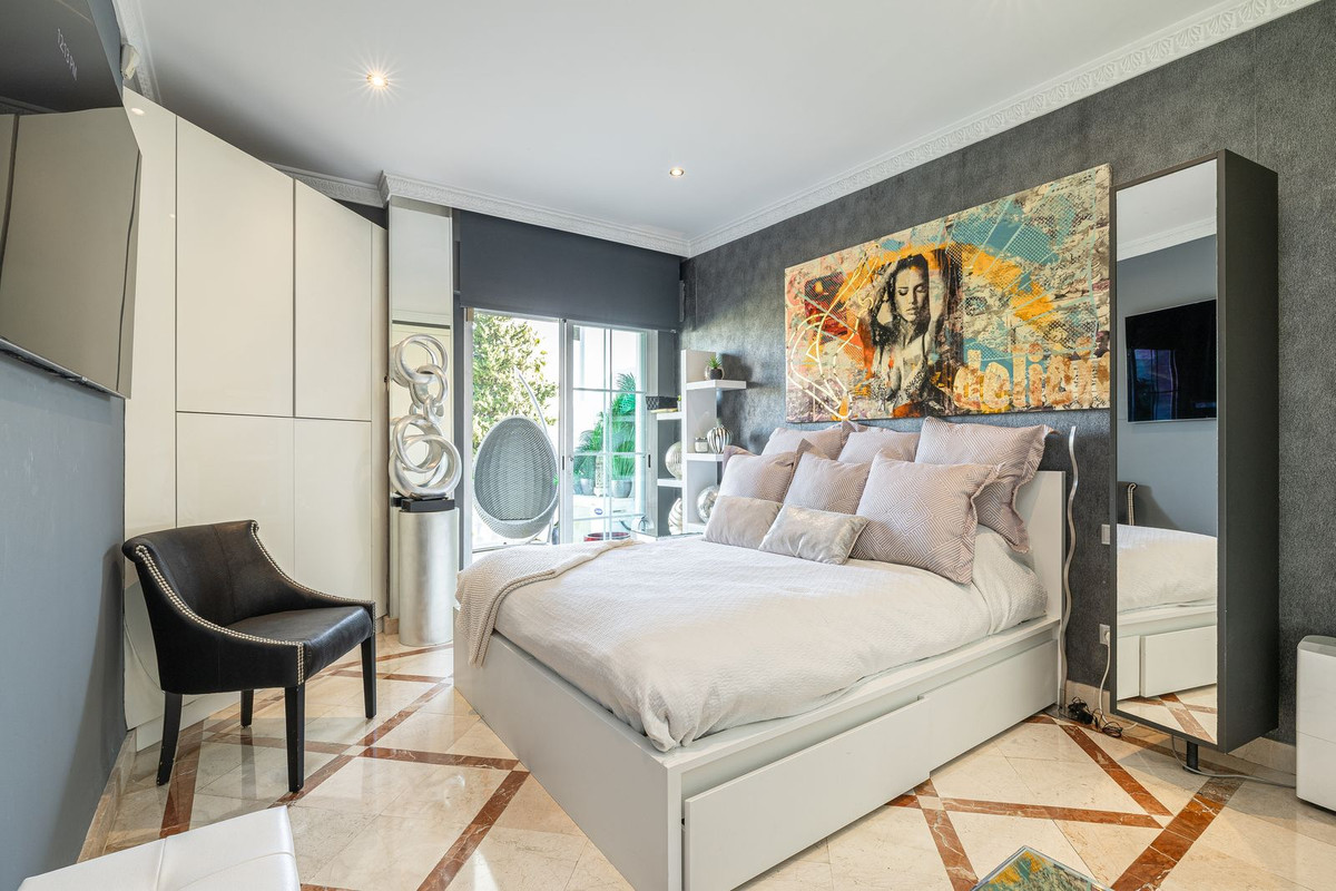 2 Bedroom Apartment for Sale in Nueva Andalucía — 3