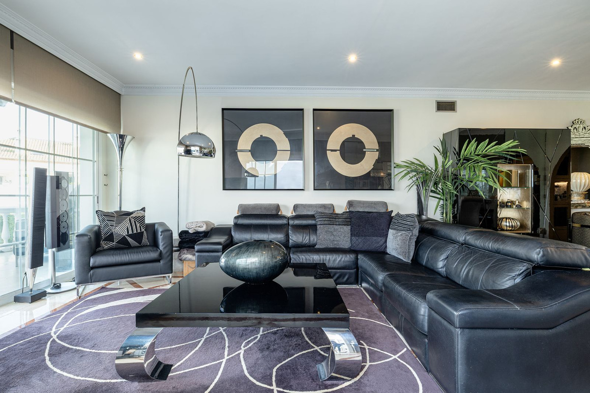 2 Bedroom Apartment for Sale in Nueva Andalucía — 4