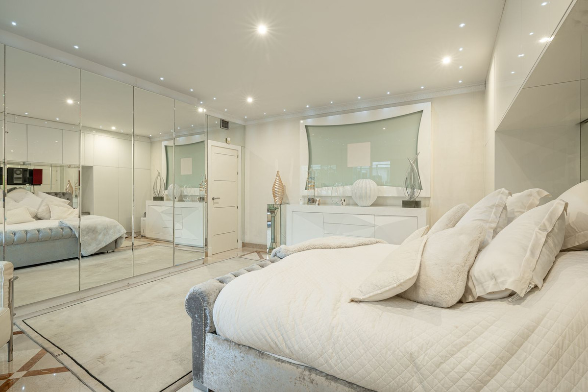 2 Bedroom Apartment for Sale in Nueva Andalucía — 7