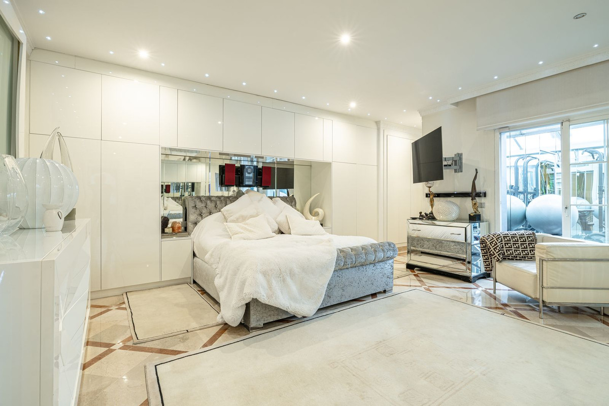 2 Bedroom Apartment for Sale in Nueva Andalucía — view 10