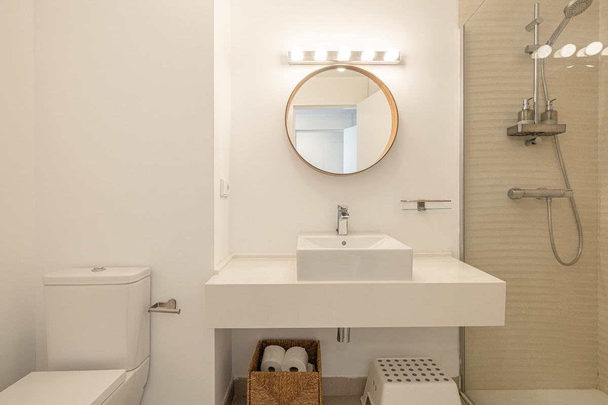 2 Bedroom Apartment for Sale in Estepona — view 10